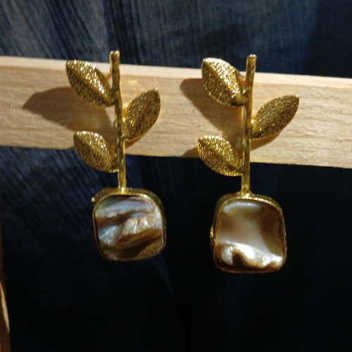 Gold leaf stone earrings for women