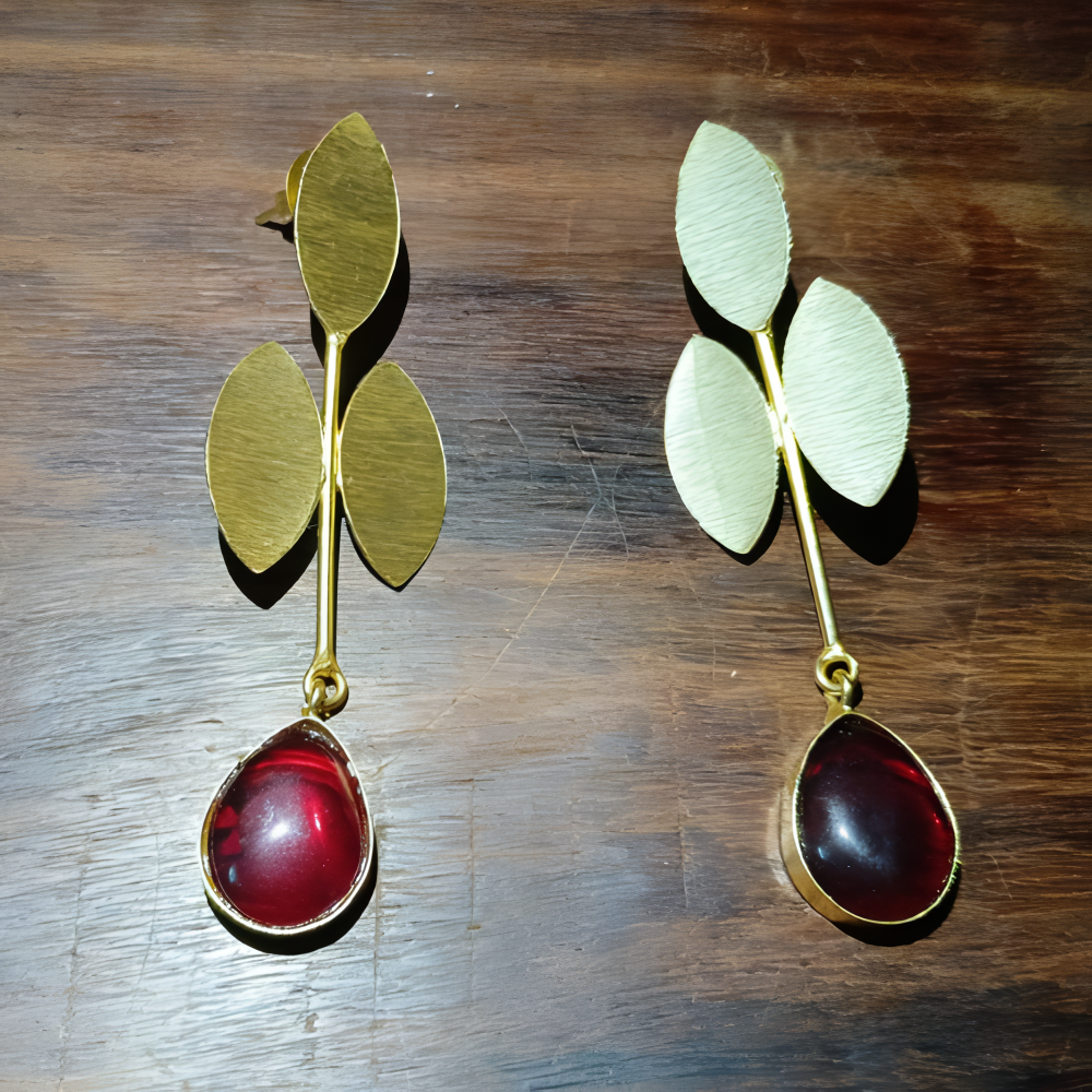 Pair of drop & dangle gold earrings