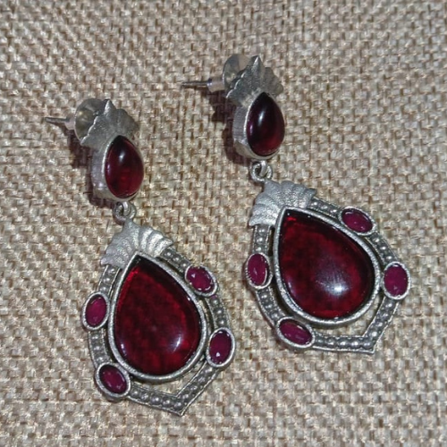 Pair of simply elegant oxidised silver teardrop earrings with maroon mossainite stone