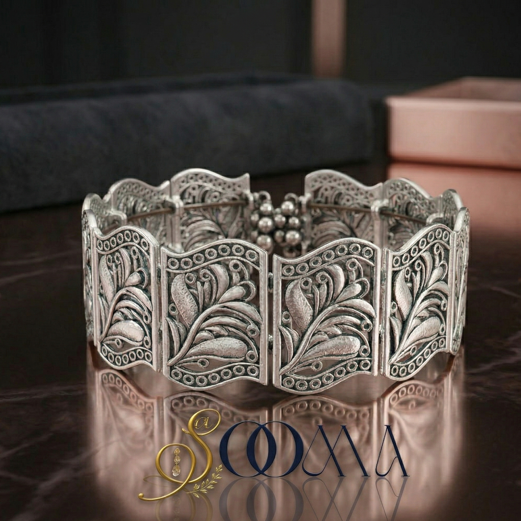Elegant silver anklet for a modern professional look