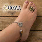 A Person's Foot Wearing Elegant Anklet and Toe Ring Set in Polished [SOOMA]