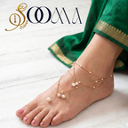 Adjustable gold attached toe ring payal with graduated pearls close up