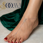 Adjustable silver attached toe ring loop payal close up view