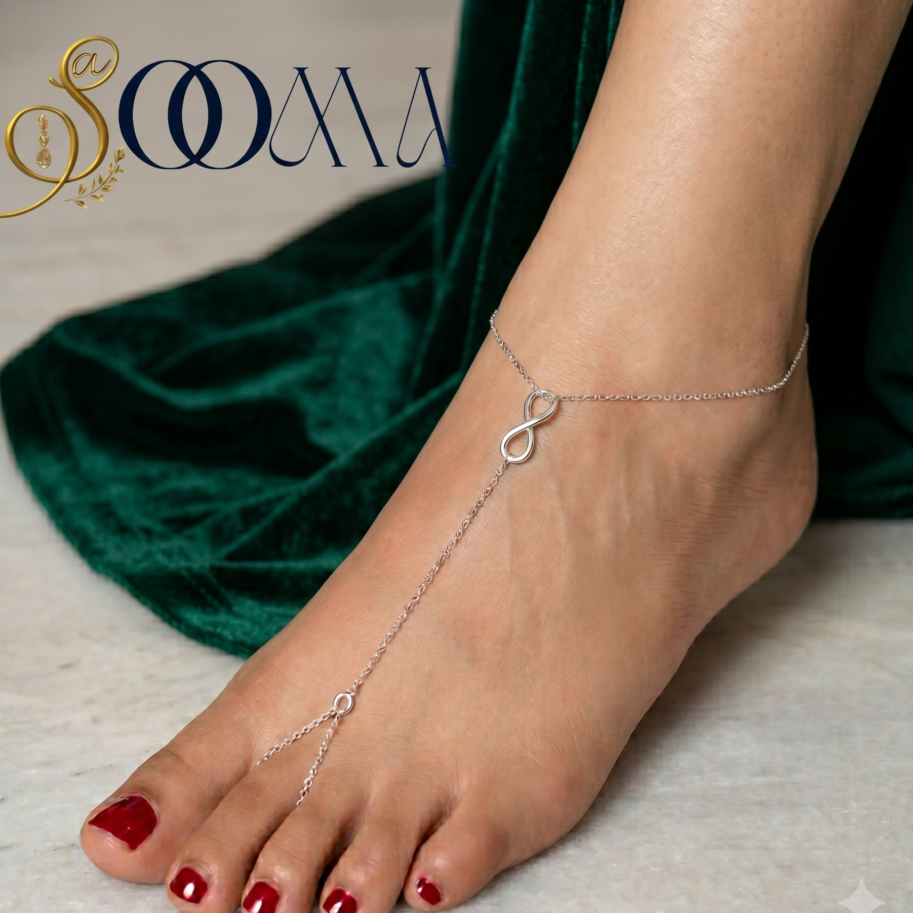 Adjustable silver attached toe ring loop payal close up view