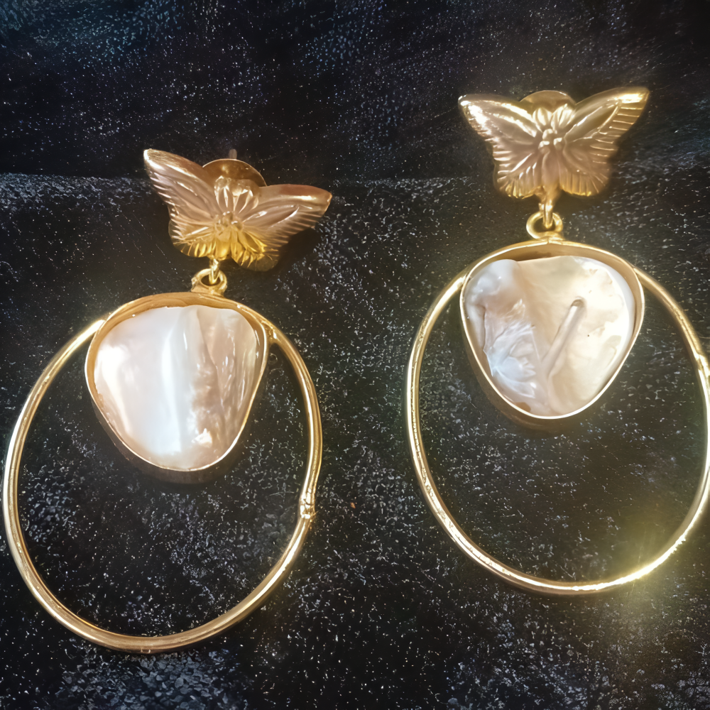 Gold drop & dangle earrings with natural uncut stone